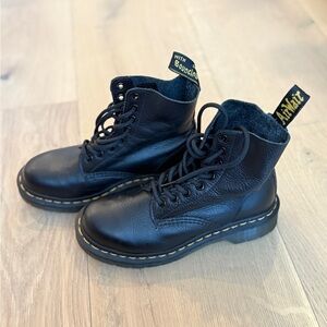 Dr. Martens 1460 WOMEN'S SMOOTH LEATHER LACE UP BOOTS
